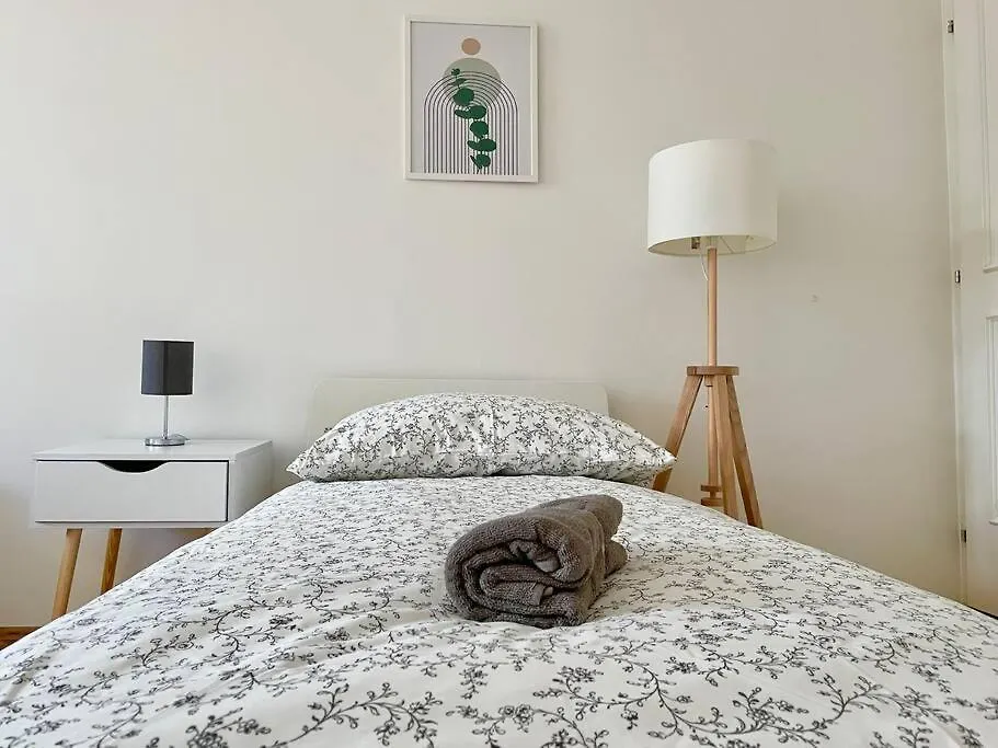 110M2 Stylish 4 Bedroom Apartment Vienne