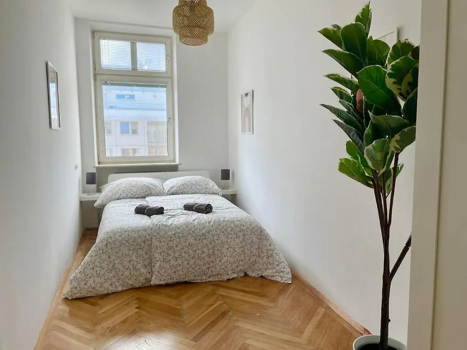 110M2 Stylish 4 Bedroom Apartment Vienne