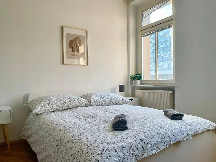 110M2 Stylish 4 Bedroom Apartment Vienne