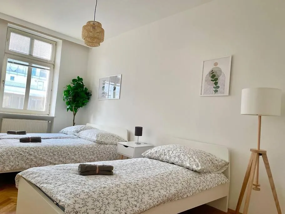 110M2 Stylish 4 Bedroom Apartment Vienne