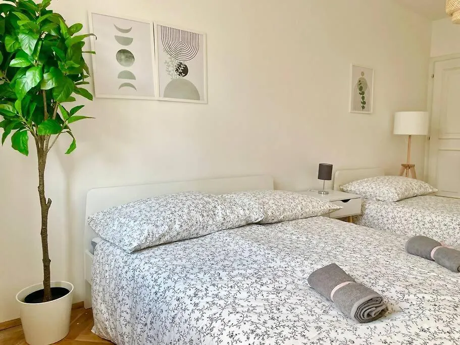 110M2 Stylish 4 Bedroom Apartment Vienne