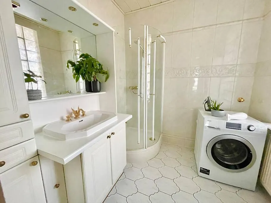 110M2 Stylish 4 Bedroom Apartment Vienne