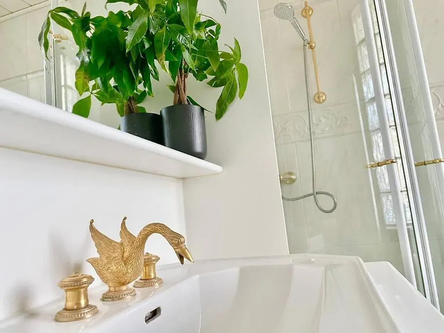 110M2 Stylish 4 Bedroom Apartment Vienne